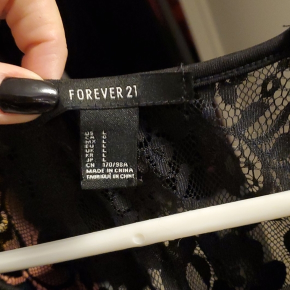 Black dress (forever 21) - Picture 4 of 4